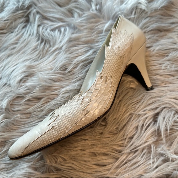 Vintage Stuart Weitzman for Mr. Seymour Leather Pumps - Picture 2 of 12